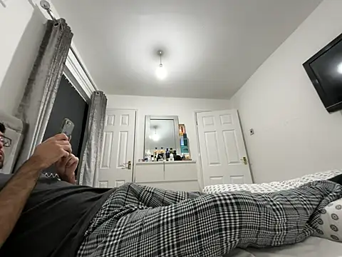 Snapshot of r130130 chatting on 03/25/26, 07:53 r130130 online show from 03/25/26, 07:53