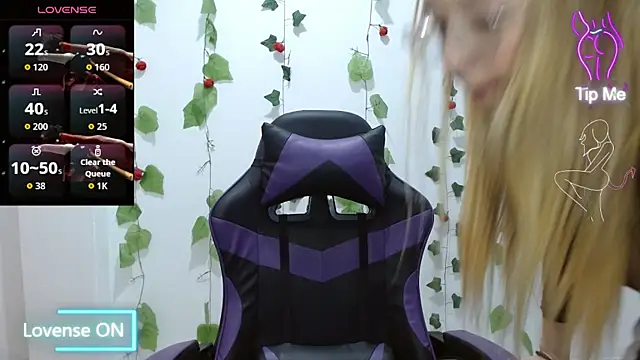 Snapshot of LiaRobertss_ chatting on 03/13/26, 02:51 LiaRobertss online show from 03/13/26, 02:51