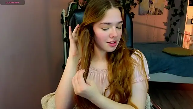 Snapshot of TiffanyVex chatting on 04/11/26, 12:42 TiffanyVex online show from 04/11/26, 12:42