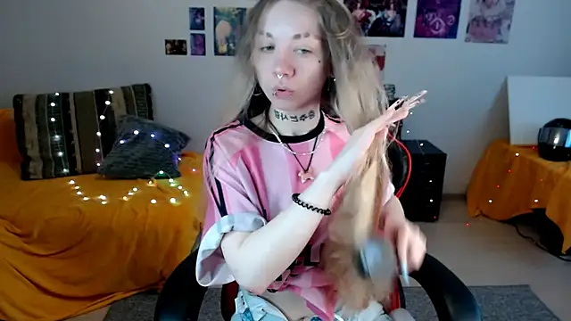 Nica Kawaii online show from 06/08/26, 12:38