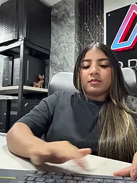 Snapshot of Emma_Carteer_1 chatting on 03/13/26, 04:30 Emma Carteer 1 online show from 03/13/26, 04:30