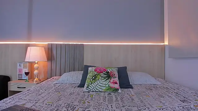 Snapshot of Sarah_ross3 chatting on 03/28/26, 08:19 Sarah ross3 online show from 03/28/26, 08:19