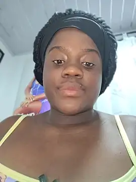 Snapshot of YourLiaa_ chatting on 04/05/26, 11:35 YourLiaa online show from 04/05/26, 11:35
