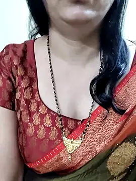 Yazhini-Cam online show from 06/15/26, 12:07