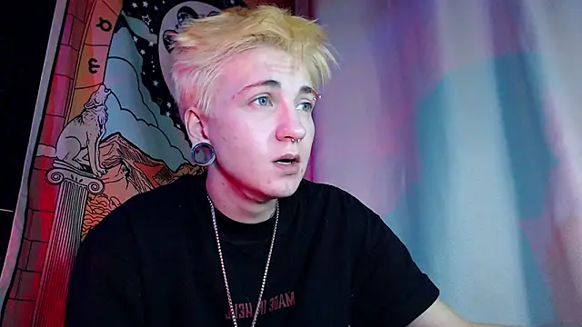 Snapshot of ray-taylorrr chatting on 03/16/26, 02:43 ray-taylorrr online show from 03/16/26, 02:43