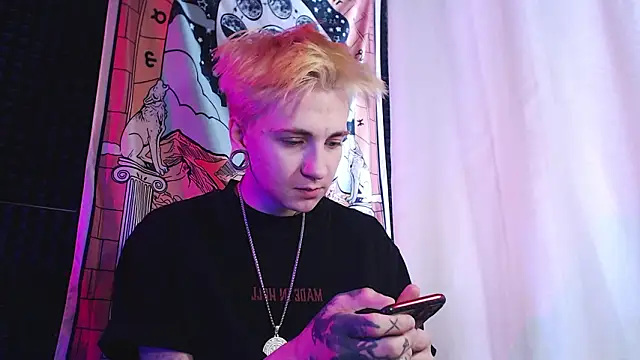 Snapshot of ray-taylorrr chatting on 03/20/26, 01:27 ray-taylorrr online show from 03/20/26, 01:27