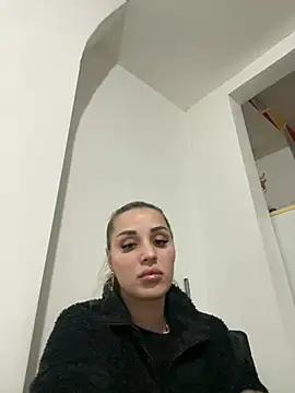 Snapshot of Giullyaxxx chatting on 03/11/26, 10:16 Giullyaxxx online show from 03/11/26, 10:16