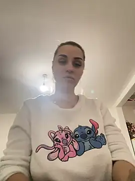 Snapshot of Giullyaxxx chatting on 03/12/26, 04:13 Giullyaxxx online show from 03/12/26, 04:13