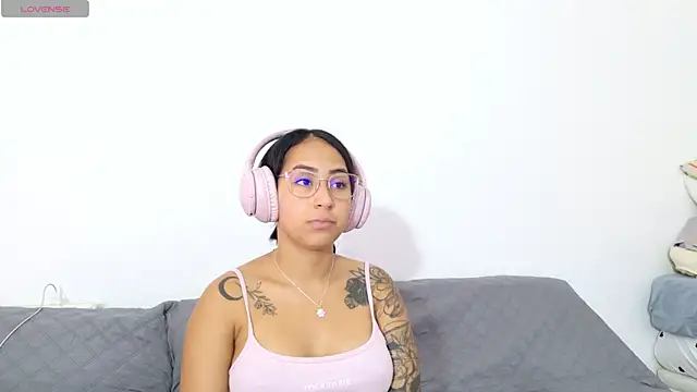 Snapshot of vanessaadol chatting on 07/01/26, 10:50 vanessaadol online show from 07/01/26, 10:50