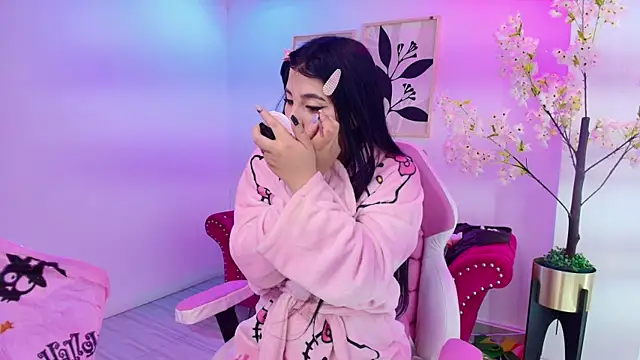 Snapshot of Miia__owens chatting on 07/17/26, 08:03 Miia owens online show from 07/17/26, 08:03