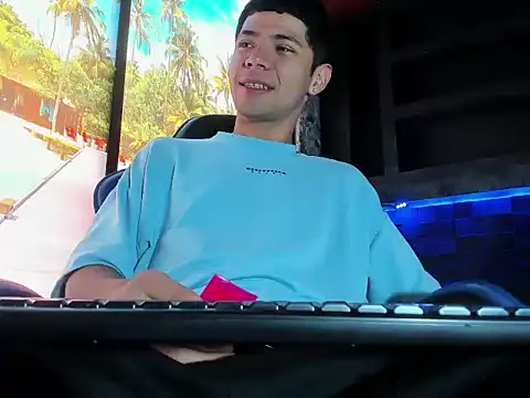 Snapshot of ChristoperGiraldo chatting on 04/05/26, 02:36 ChristoperGiraldo online show from 04/05/26, 02:36