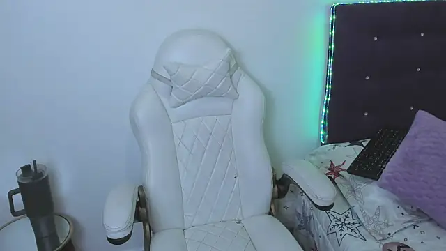 madelinesquirt online show from 04/24/26, 07:05
