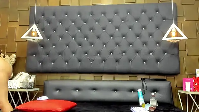 CaroBeltran online show from 04/25/26, 07:11