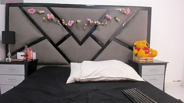 akiraloveee online show from 06/25/26, 07:29