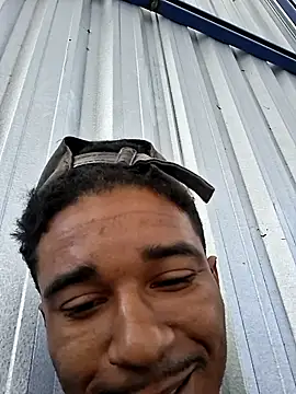 Snapshot of roariel chatting on 03/17/26, 12:41 roariel online show from 03/17/26, 12:41