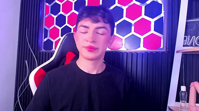 Cristopher Wild online show from 06/12/26, 08:30