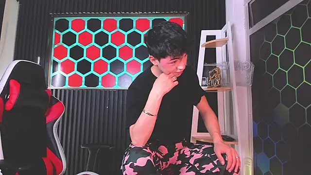 Cristopher Wild online show from 06/18/26, 08:46
