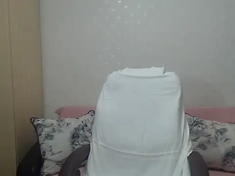 BlondEagleMuscle online show from 05/05/26, 07:33