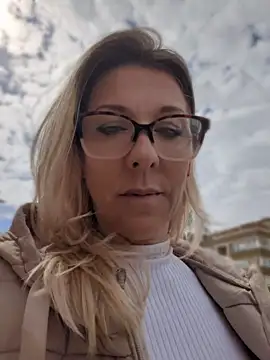 Snapshot of ManuelaX chatting on 03/07/26, 12:24 ManuelaX online show from 03/07/26, 12:24