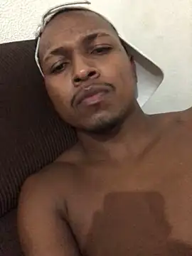 Snapshot of Henriqueamoror chatting on 03/06/26, 04:20 Henriqueamoror online show from 03/06/26, 04:20