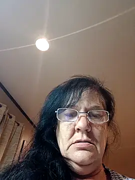 Snapshot of DearestOregano9999 chatting on 04/05/26, 04:31 DearestOregano9999 online show from 04/05/26, 04:31