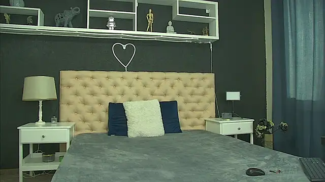 Noir Kitty online show from 06/23/26, 04:21