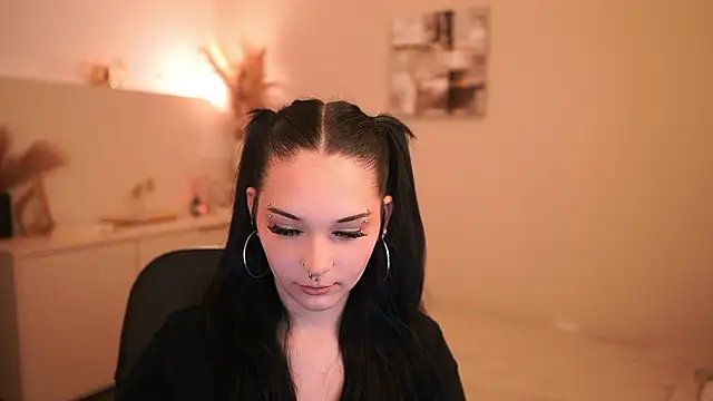 Snapshot of Ellediane18 chatting on 03/12/26, 02:12 Ellediane18 online show from 03/12/26, 02:12