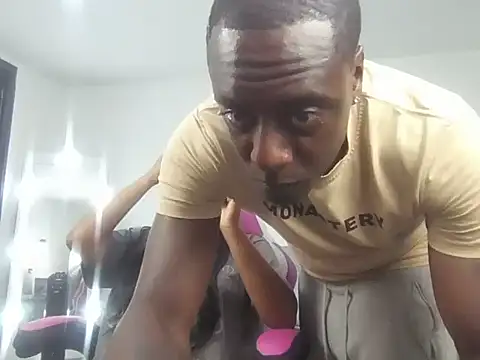 Snapshot of MEDBBC2 chatting on 03/23/26, 03:21 MEDBBC2 online show from 03/23/26, 03:21