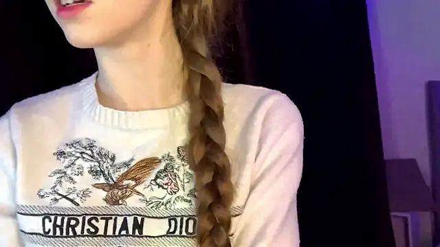 Snapshot of Kissme_Kira chatting on 03/12/26, 10:27 Kissme Kira online show from 03/12/26, 10:27