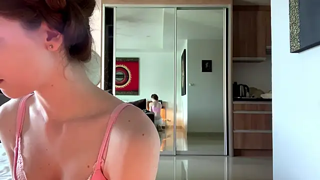 Snapshot of Kissme_Kira chatting on 03/18/26, 01:42 Kissme Kira online show from 03/18/26, 01:42