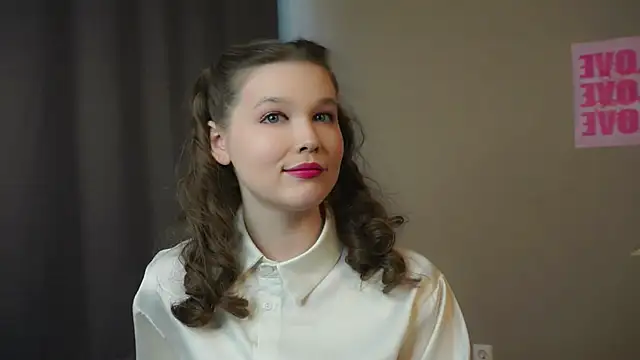 NicoleBryd online show from 03/17/26, 08:39