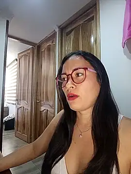 Snapshot of Erin_oficial chatting on 03/26/26, 02:44 Erin oficial online show from 03/26/26, 02:44