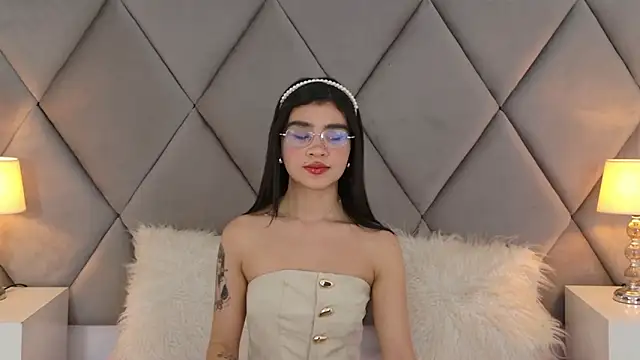 OliviaDiaz online show from 05/17/26, 08:05