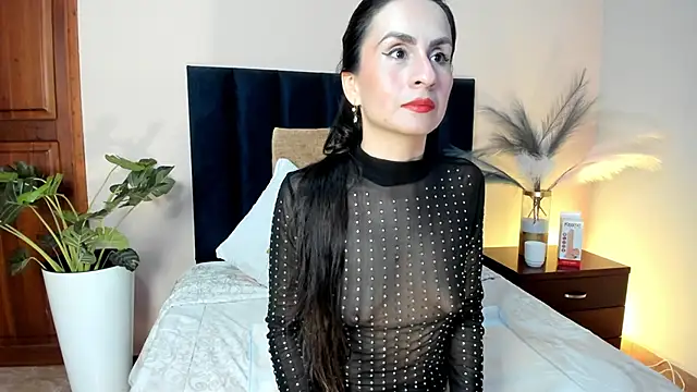 Snapshot of TinnaMoon chatting on 03/14/26, 11:32 TinnaMoon online show from 03/14/26, 11:32