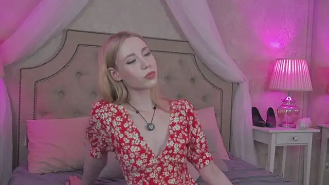 Snapshot of Lola_Gilbert chatting on 06/18/26, 03:05 Lola Gilbert online show from 06/18/26, 03:05