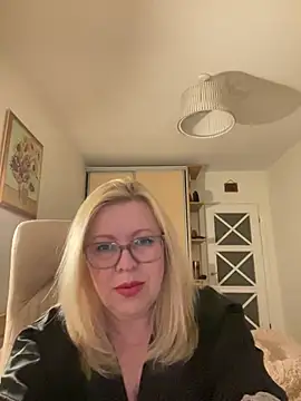 JanieLight53 online show from 05/13/26, 06:27