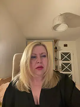 JanieLight53 online show from 06/17/26, 10:32