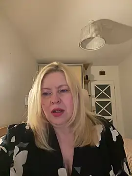 JanieLight53 online show from 06/18/26, 07:18