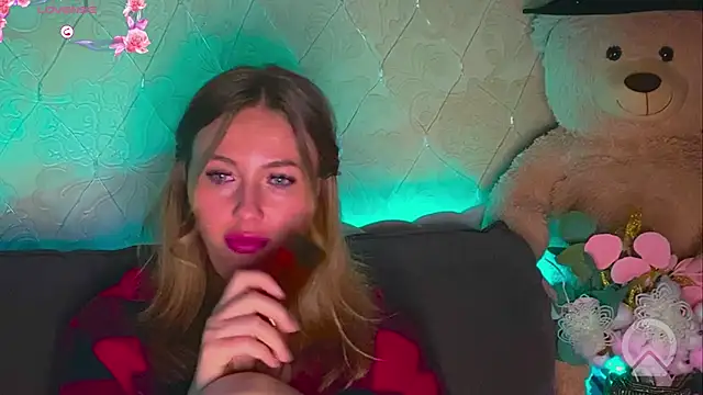 Snapshot of AngelEnigma chatting on 03/17/26, 03:33 AngelEnigma online show from 03/17/26, 03:33