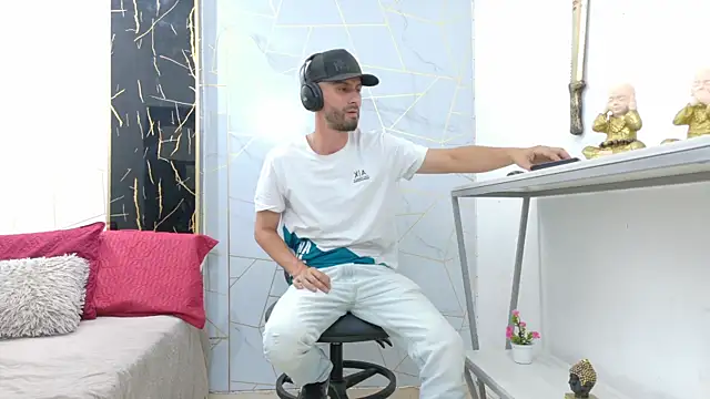 KingOfTemptation online show from 06/11/26, 03:59