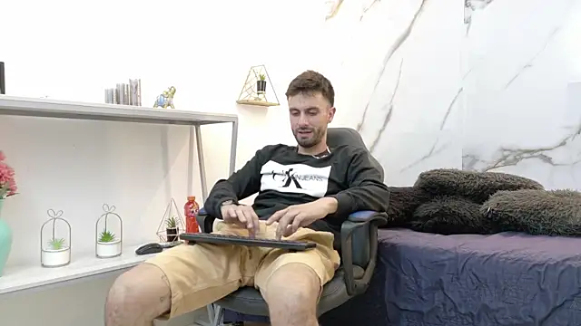 KingOfTemptation online show from 06/17/26, 04:04