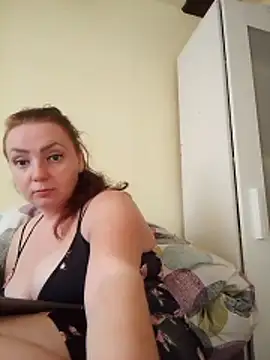 Snapshot of Bella-Monroe chatting on 04/16/26, 04:41 Bella-Monroe online show from 04/16/26, 04:41