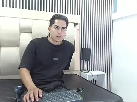 Alex Wolft online show from 06/17/26, 03:46