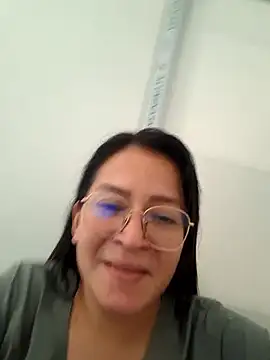 Snapshot of Dr_Edna_naughty chatting on 06/21/26, 03:47 Dr Edna naughty online show from 06/21/26, 03:47
