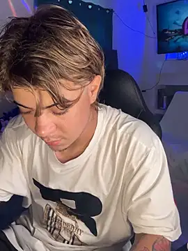 Snapshot of AngelLatinBoy chatting on 03/20/26, 07:52 AngelLatinBoy online show from 03/20/26, 07:52