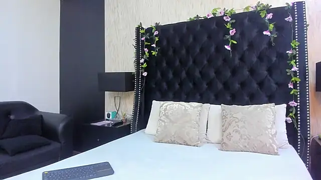MeganNightt online show from 05/27/26, 07:11