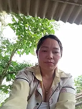 Yellow-pink online show from 06/13/26, 11:30