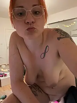 Fiebie licious  online show from 05/12/26, 05:04