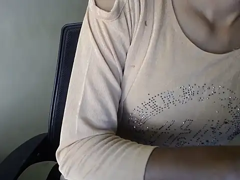 shreya sharma01 online show from 04/07/26, 05:08