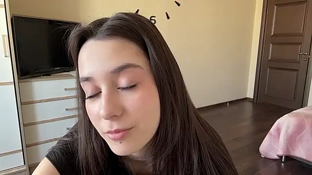 AdeleVelvet online show from 03/15/26, 10:54